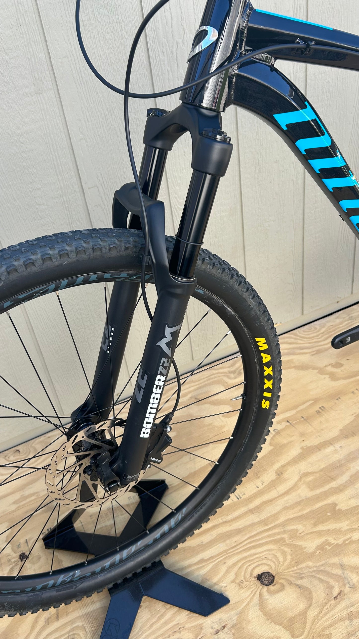 2019 Niner Air 9 Single Speed Large Mountain Bike Black/Blue