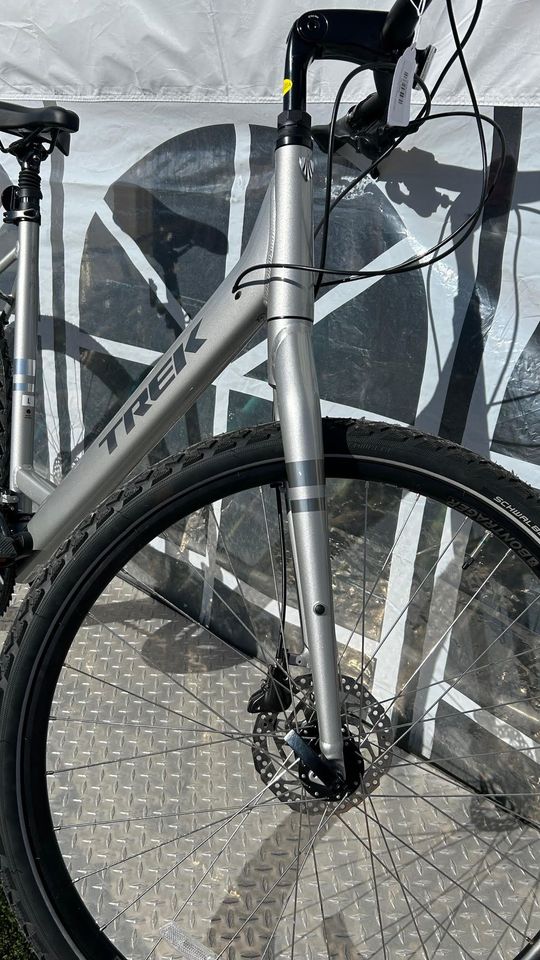 2022 TREK VERVE 3 LOWSTEP HYBRID BIKE SIZE LARGE