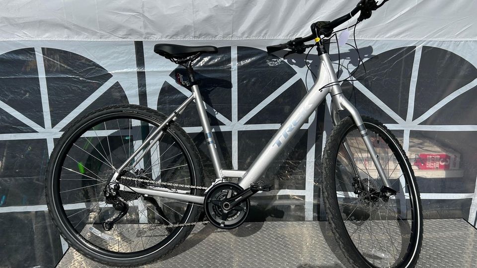 2022 TREK VERVE 3 LOWSTEP HYBRID BIKE SIZE LARGE