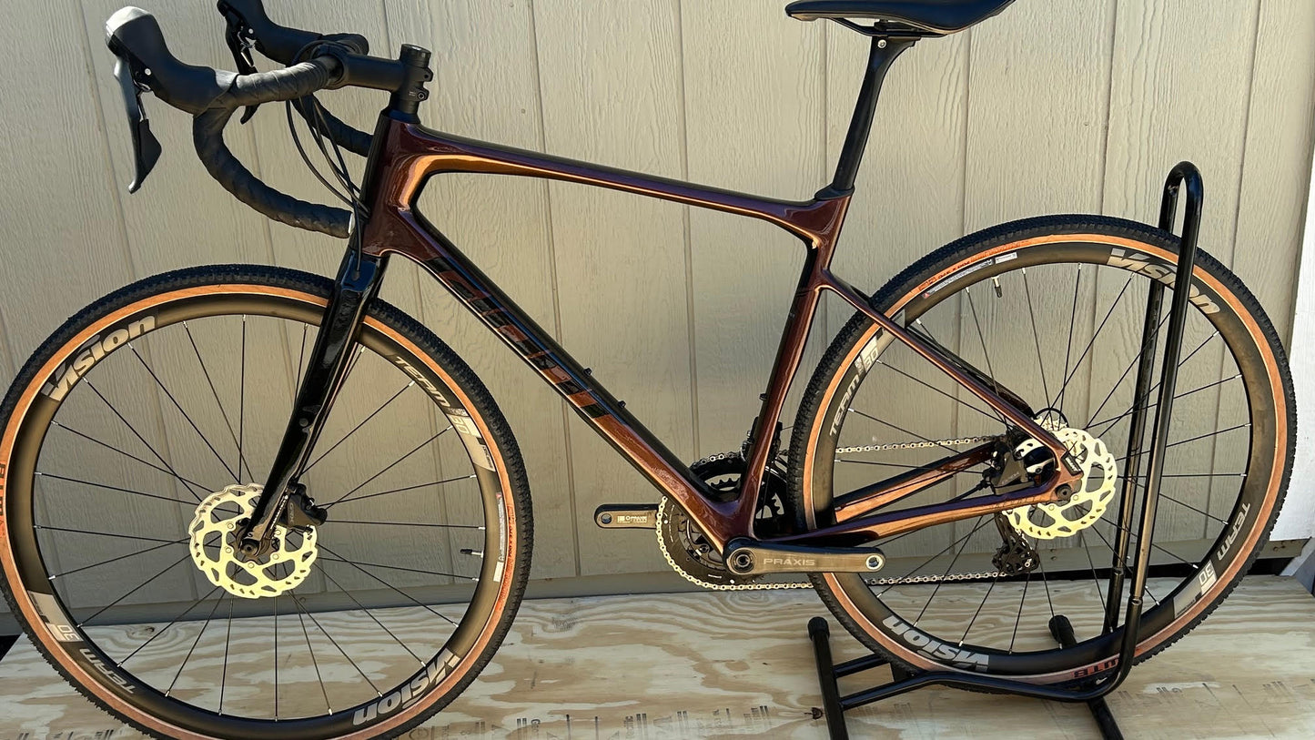 2021 GIANT REVOLT ADVANCED PRO 1 M/L GRX CARBON GRAVEL BIKE CUSTOM NEW WHEELS