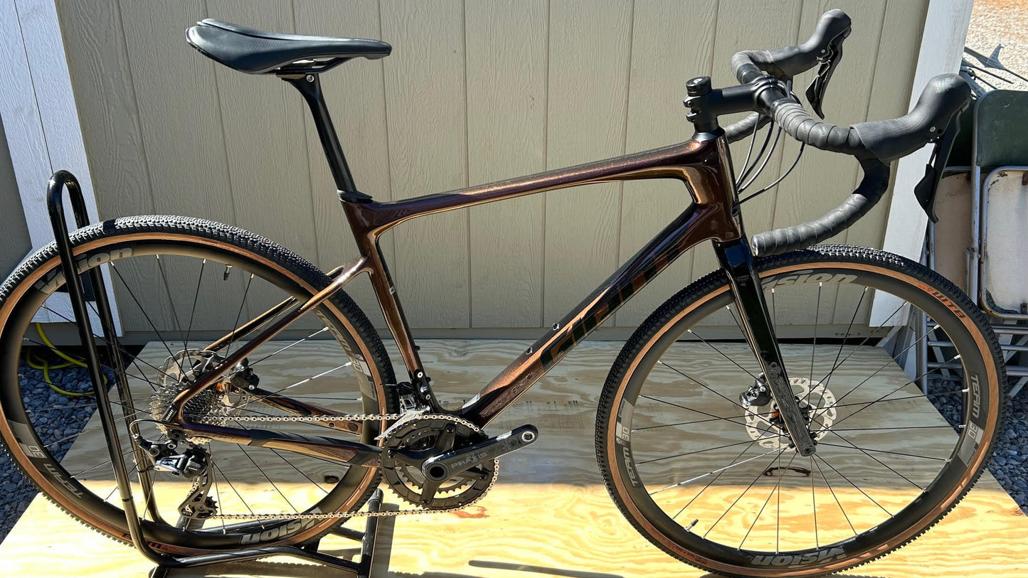 2021 GIANT REVOLT ADVANCED PRO 1 M/L GRX CARBON GRAVEL BIKE CUSTOM NEW WHEELS