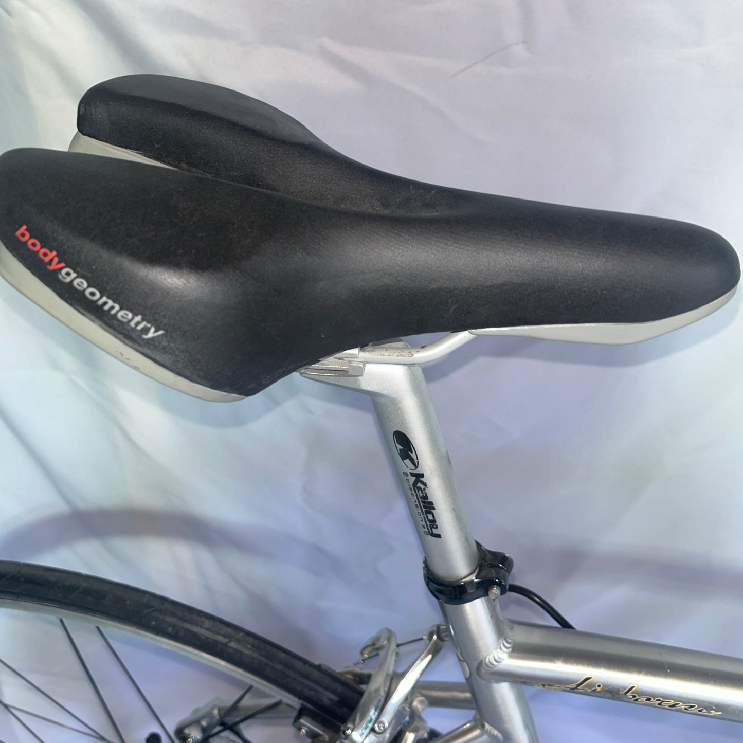Airborne Road Bike 56cm Shimano 105 Carbon Fork Bontrager Wheels