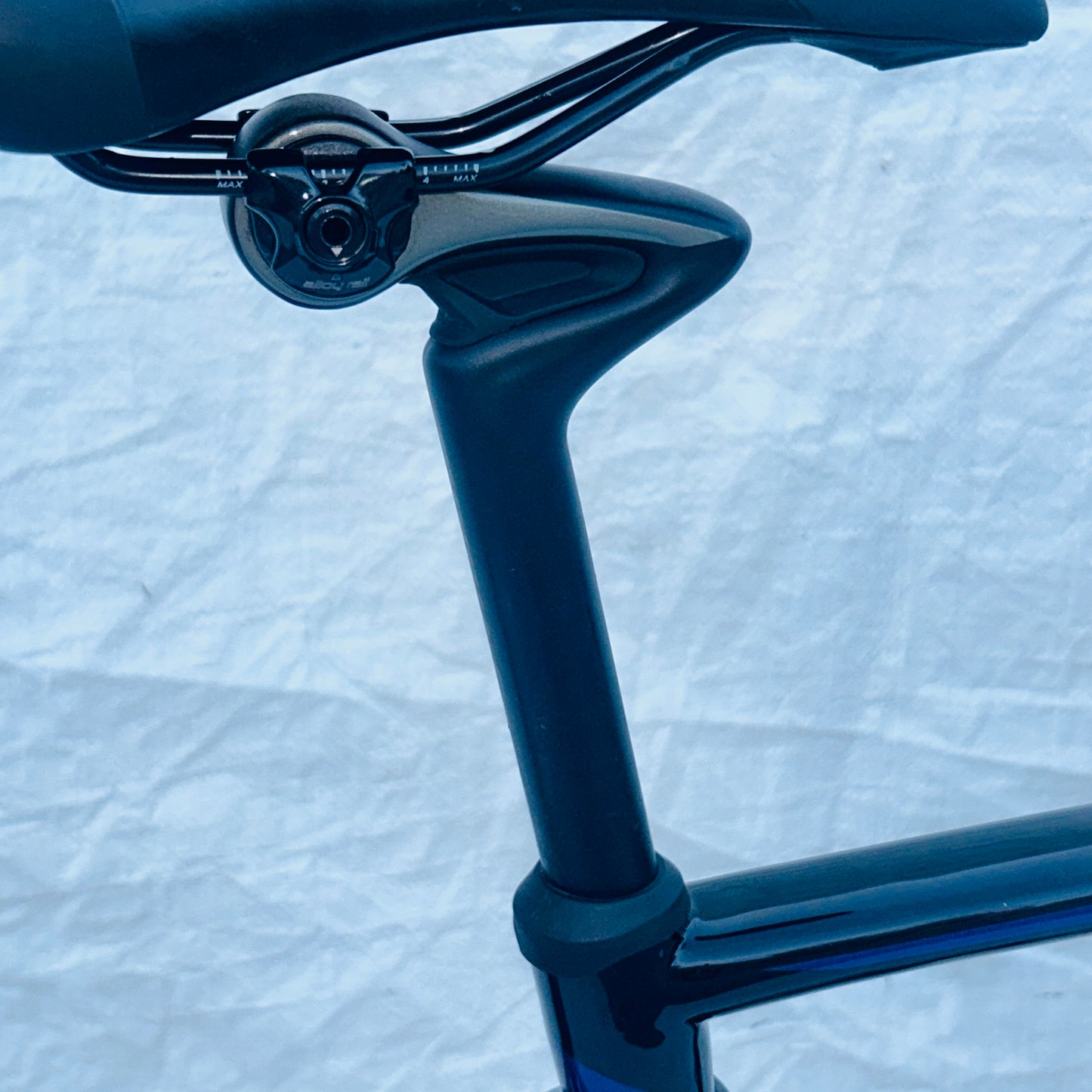 2018 Specialized Roubaix Expert Carbon Road Bike Blue 54 cm