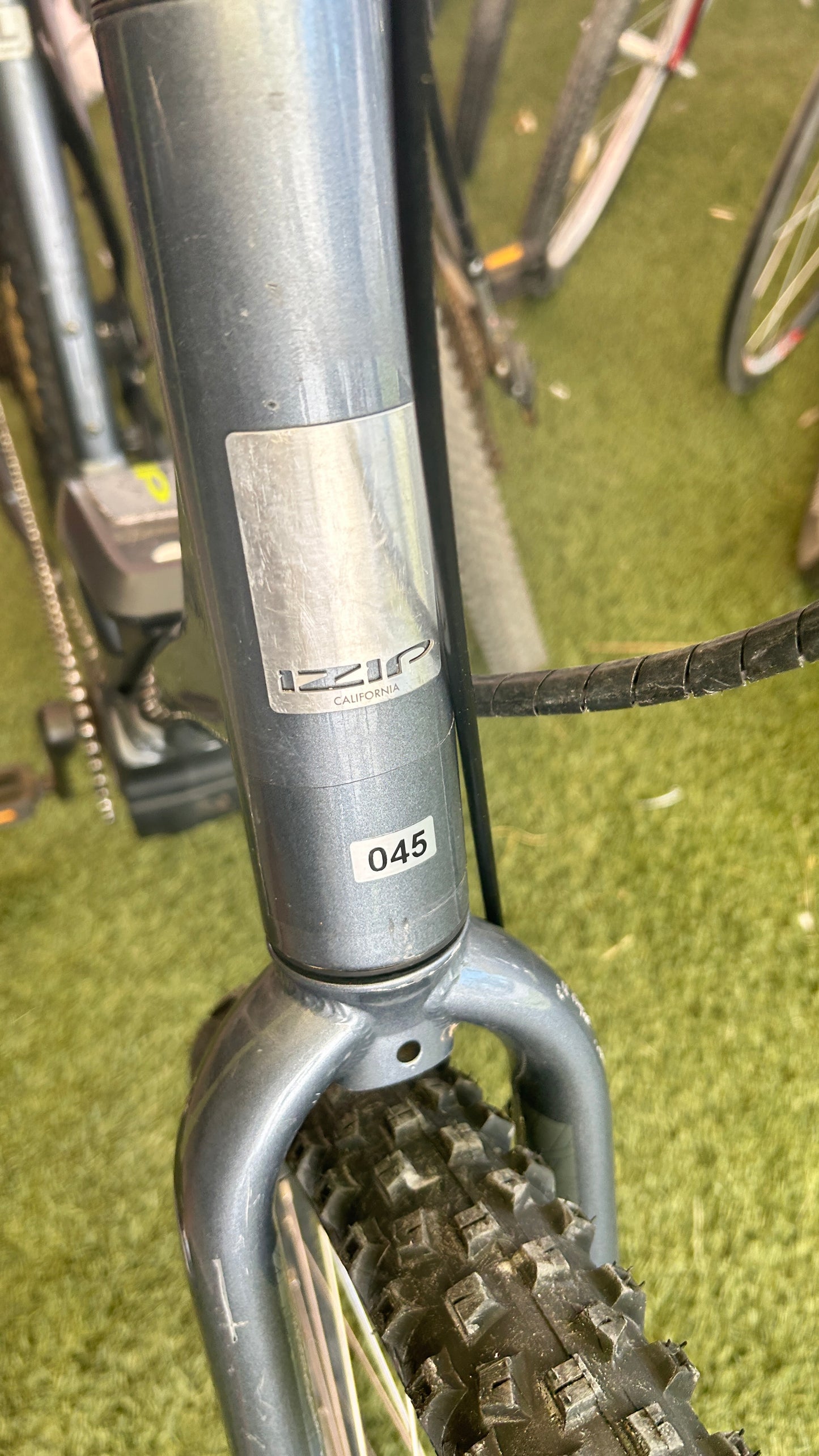 Izip Vibe 2.0 #45 Gray Large 2,878 Miles Electric Bicycle