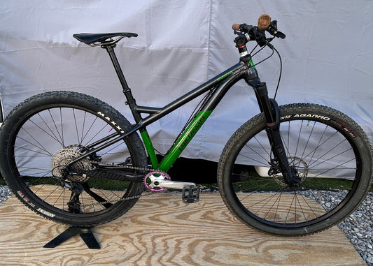 2022 Van Dessel Gnarzan Shimano XT 1x12s Small Black/Green