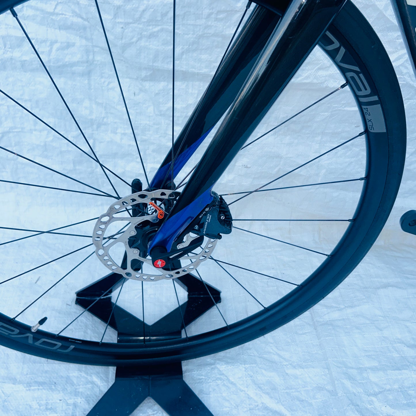 2018 Specialized Roubaix Expert Carbon Road Bike Blue 54 cm