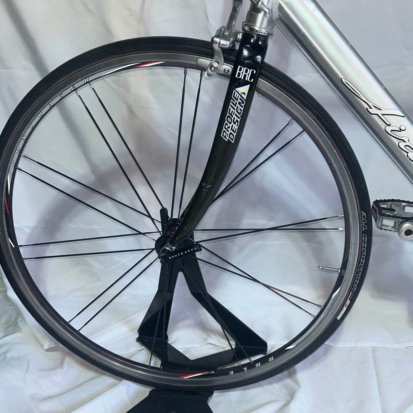 Airborne Road Bike 56cm Shimano 105 Carbon Fork Bontrager Wheels