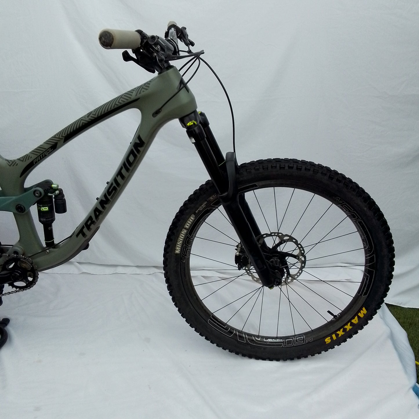2019 Transition Patrol 27.5" Large Mountain Bike Enve Carbon Wheels