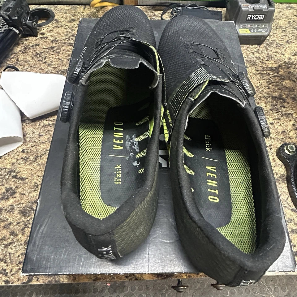Fi'zi:k Vento Stabilita Carbon Black Fluo/Yellow Size 44 Used Once