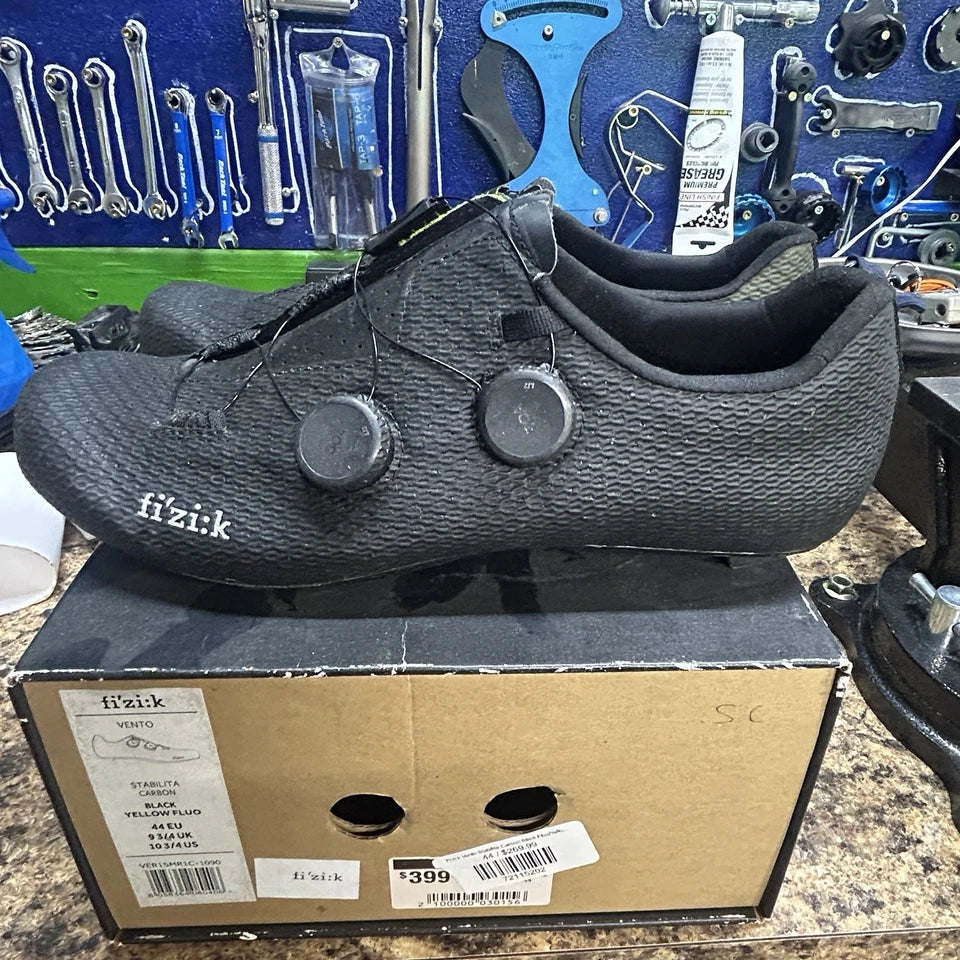 Fi'zi:k Vento Stabilita Carbon Black Fluo/Yellow Size 44 Used Once